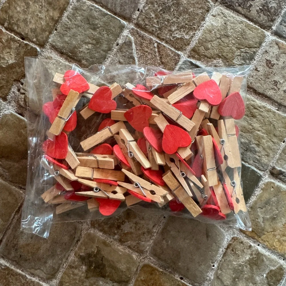 🌼$5🌼Red Heart Wooden Clothespins for Party Decor